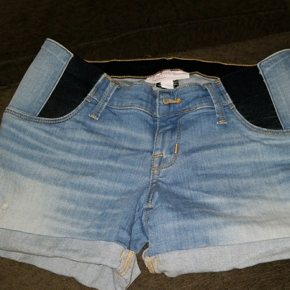 Maternity shorts